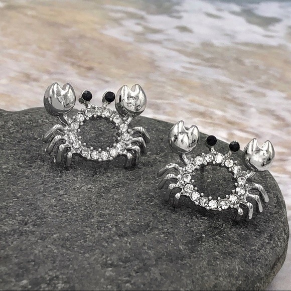 🌼 Crab Rhinestone Silver Stud Earrings - Picture 1 of 2
